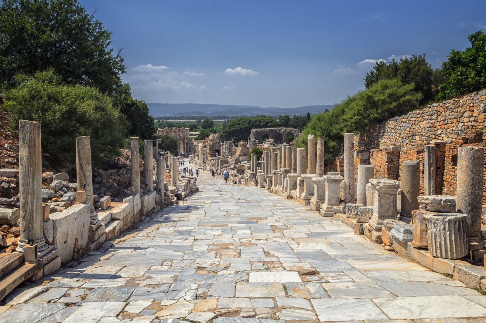 Library of Celsus standing tall under the morning sun in Ephesus — the centrepiece of the half-day group tour.